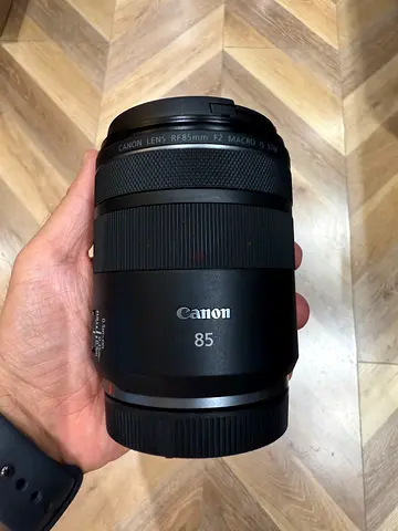 Canon RF 85mm F2 Macro IS STM Lens – Excellent Condition