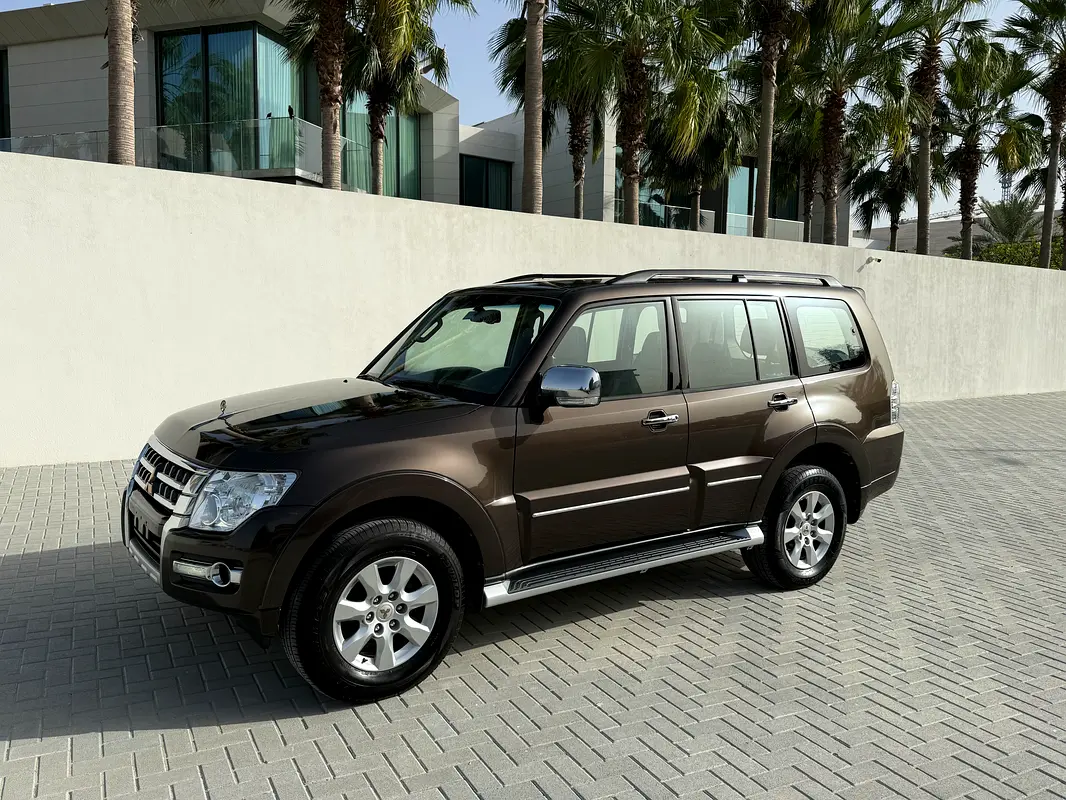 Mitsubishi Pajero 2020 — photo 1 of 10