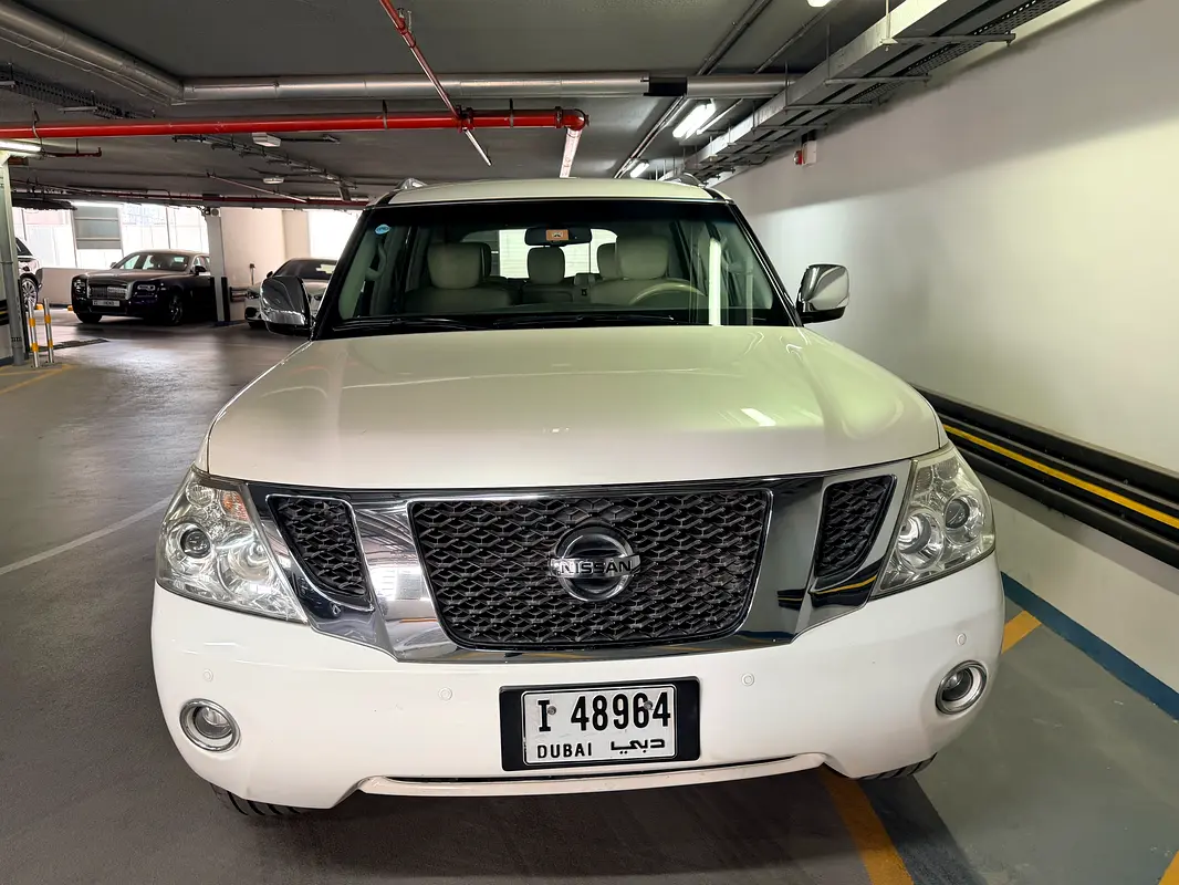 Nissan Patrol 2012 — photo 1 of 7