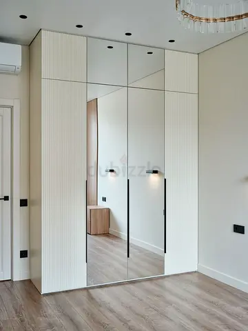 Modern style built-in mirrored wardrobe