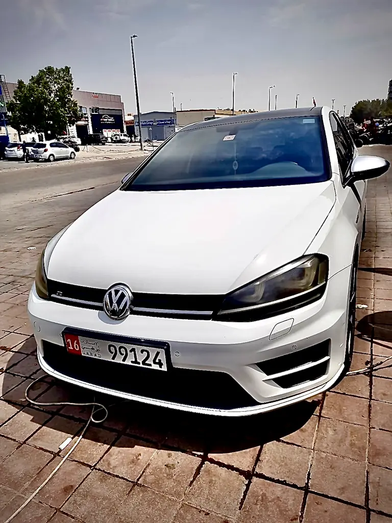 Volkswagen Golf 2015 — photo 1 of 6