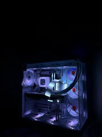 Full setup high end gaming pc white  setup 5070 ti build new all with boxes and warranty’s