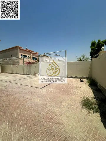 🏡 للإيجار السنوي – فيلا فاخرة في الجرف 2 🏡 ✨ مساحات واسعة وتصميم مثالي للعائلات الكبيرة 📍 الموقع: الجرف 2  ✔️ منطقة هادئة وقريبة من جميع الخدمات  ✔