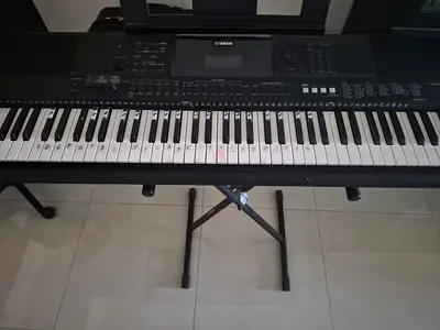 Yamaha PSR - EW400