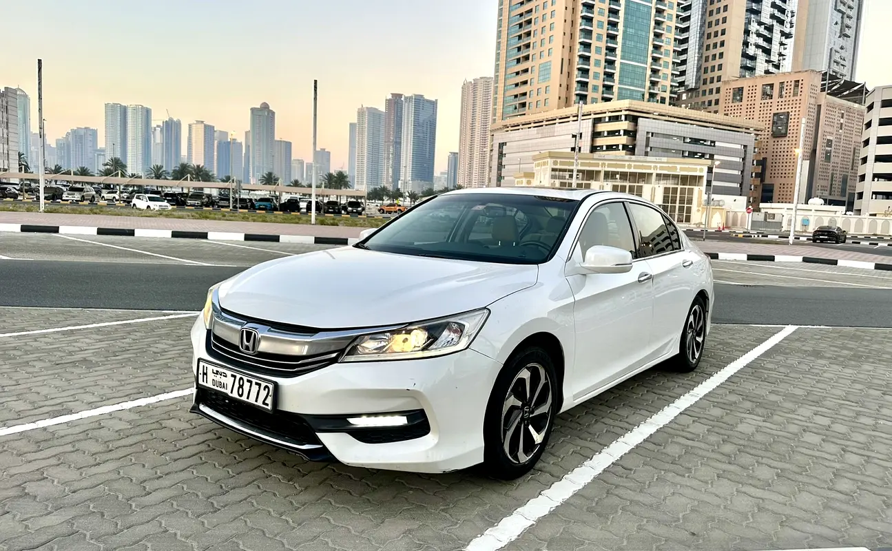Honda Accord 2017 — photo 1 of 20