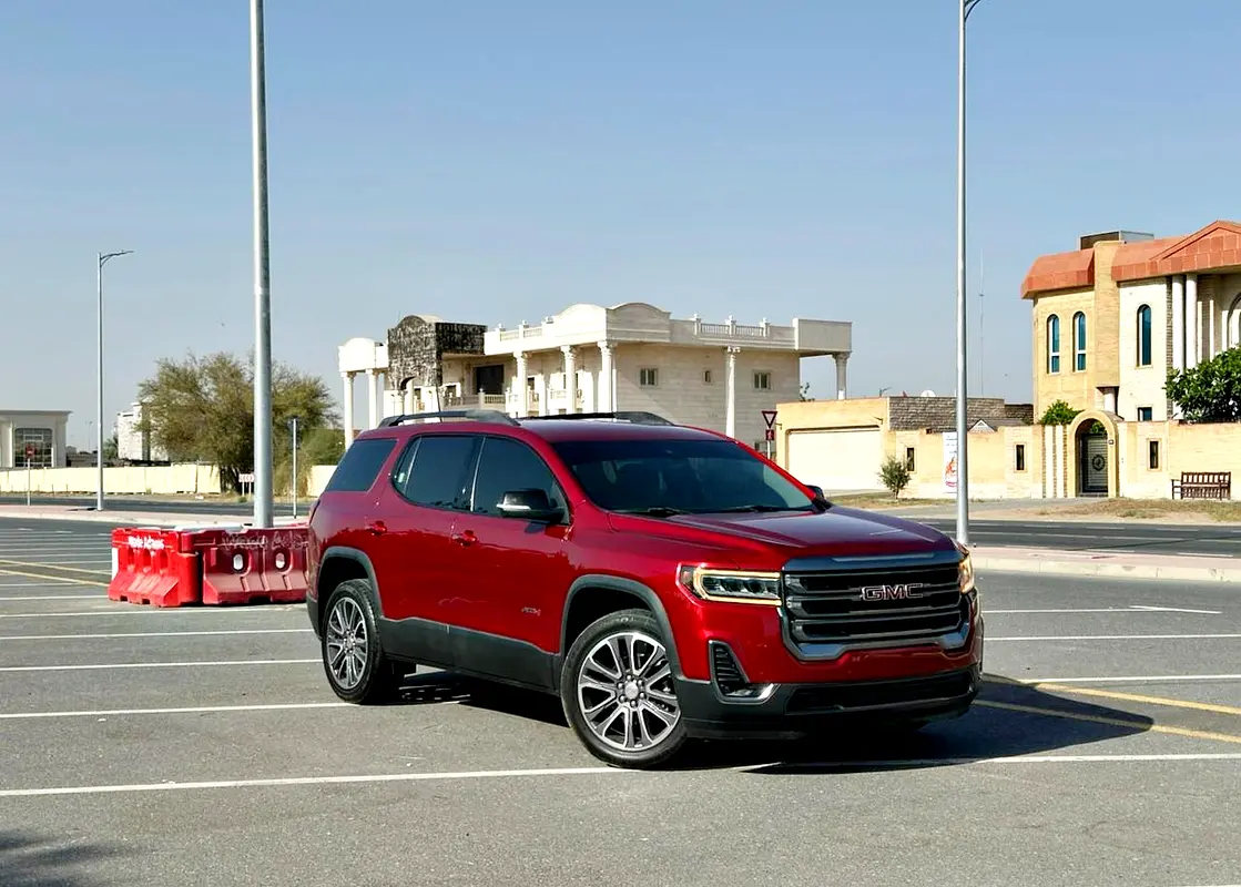 GMC Acadia 2023 — photo 1 of 17