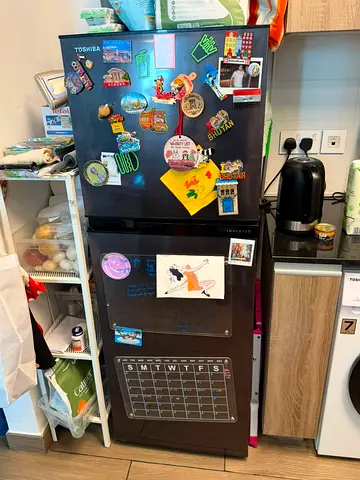 Compact black fridge/freezer in good working condition 230L