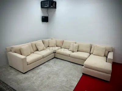 Brand new condition cratebarrel Ushape sofa