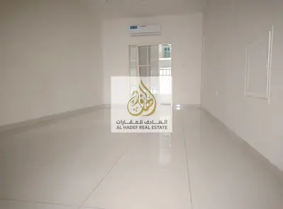 الايجارسنوي في عجمان منطقة الروضه 3 قريب من شارع الشيخ عمارالبنايه عائلات شقه غرفه وصاله سنوي تكيف مركزي1حمام مع بلكونه  تشطيبات ممتازه مساحات كبيره م