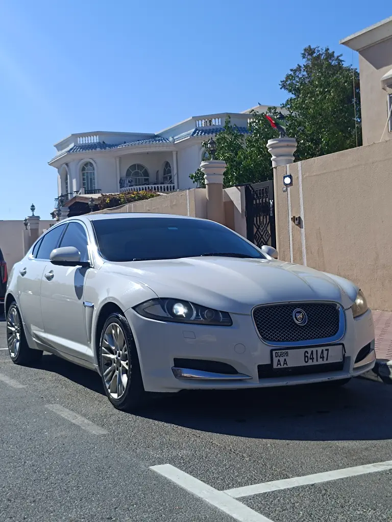 Jaguar XF 2012 — photo 1 of 12