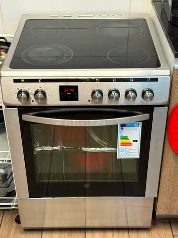 Stainless steel freestanding electric oven with ceramic hob - good condition