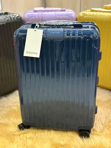 RIMOWA essential cabin suitcase