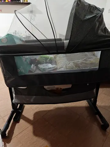 Portable bedside bassinet/crib with mosquito net - good condition
