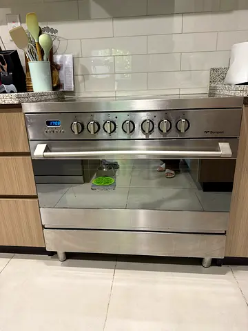 Fully functional Bompani Cooker 90cm for urgent sell