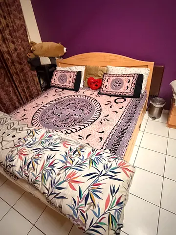 King bed with mattress if needed