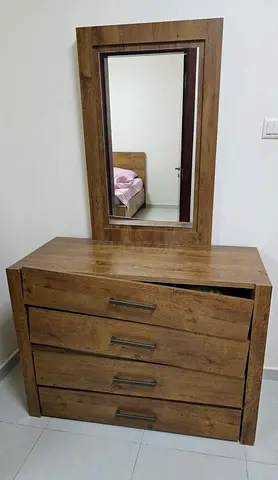Wooden Dresser with Mirror - 4 Drawers, poor Condition