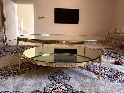 Centerpiece glass coffee table