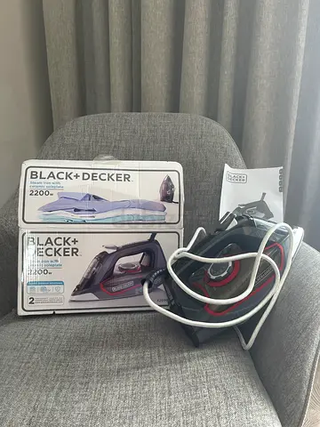 Black  Decker 2200W Steam Iron with Ceramic Soleplate (380ml)