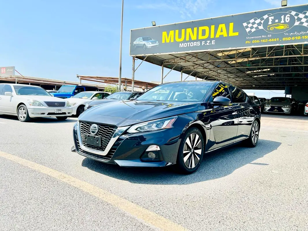 Nissan Altima 2019 — photo 1 of 16
