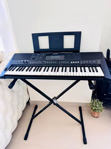 Yamaha Keyboard And Stand