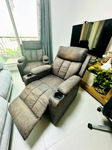 2x Single seater recliner sofa
