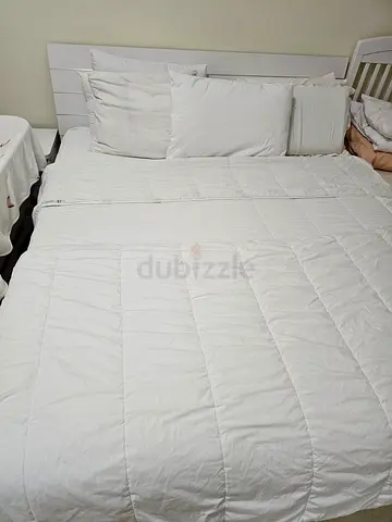 200x180 mattress and bed frame very comfortable