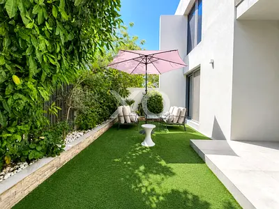 Single Row | Landscaped | Fitted Kitchen