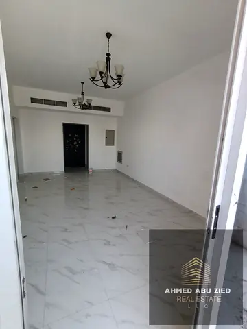فرصة مميزة للسكن في موقع حيوي ومطلوب بمنطقة الروضة 3، بإطلالة مفتوحة مباشرة على شارع الشيخ عمار، مع مساحات واسعة وتصميم عملي يناسب العائلات الباحثة ع