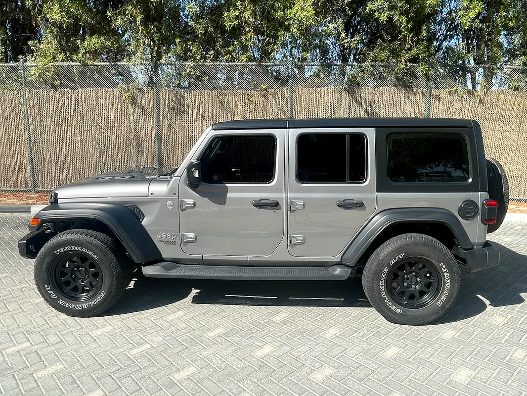 Jeep Wrangler Unlimited 2020 — photo 1 of 9