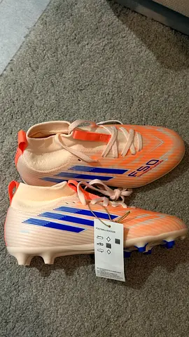 حذاء رياضي كره قدم (Original Adidas shoes)