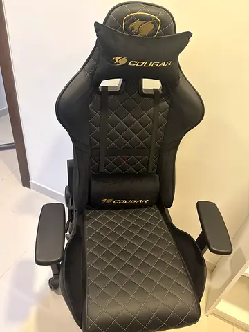 Cougar gaming chair never used