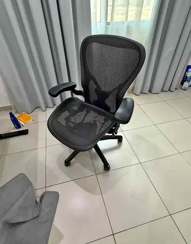 AERON HERMAN MILLER CLASSIC CHAIR SIZE B FULLY ADJUSTABLE BLACK