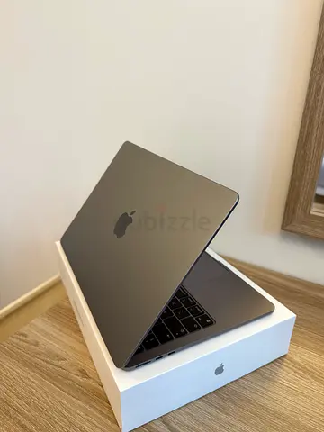 Apple MacBook Air M2 (2022), 13.6-inch Liquid Retina display, Comes with original box and charger