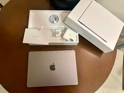 MacBook Air 13.6 M2 (2023) - Excellent Condition