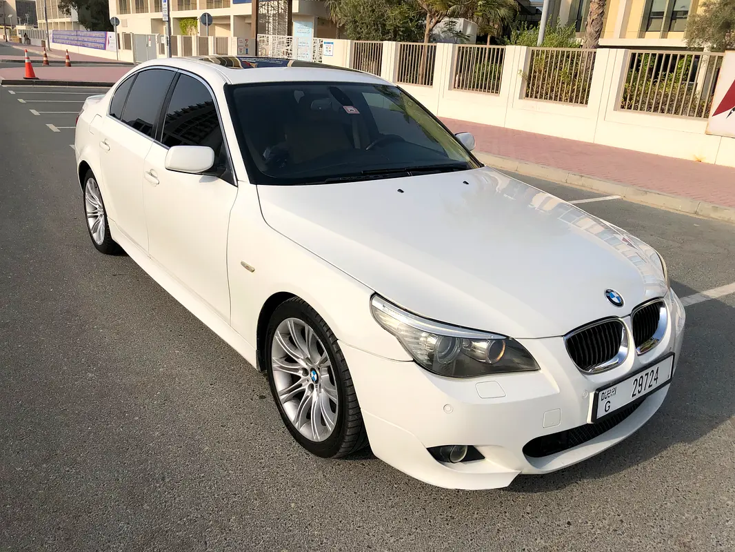 BMW 5-Series 2010 — photo 1 of 10