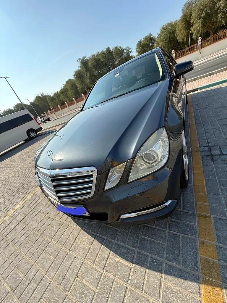 Mercedes-Benz E-Class 2012 — photo 1 of 19