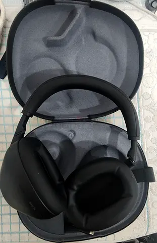 Sony WH-1000XM6 wireless noise cancelling headphones with case - used good condition