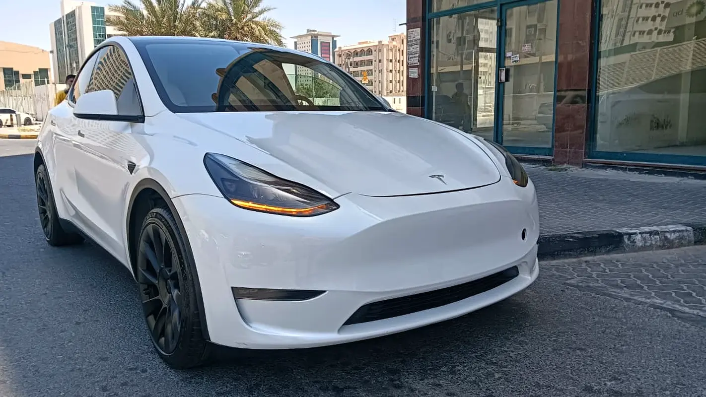 Tesla Model Y 2024 — photo 1 of 11