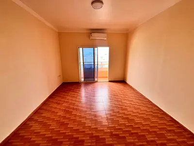 الروضه 2 عجمان _ببلكونه اطلاله ممتازه _تكييف سبيلت _مطبخ منفصل