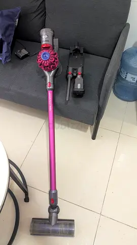 Dyson V7 Cordless Stick Vacuum - Good Working Condition