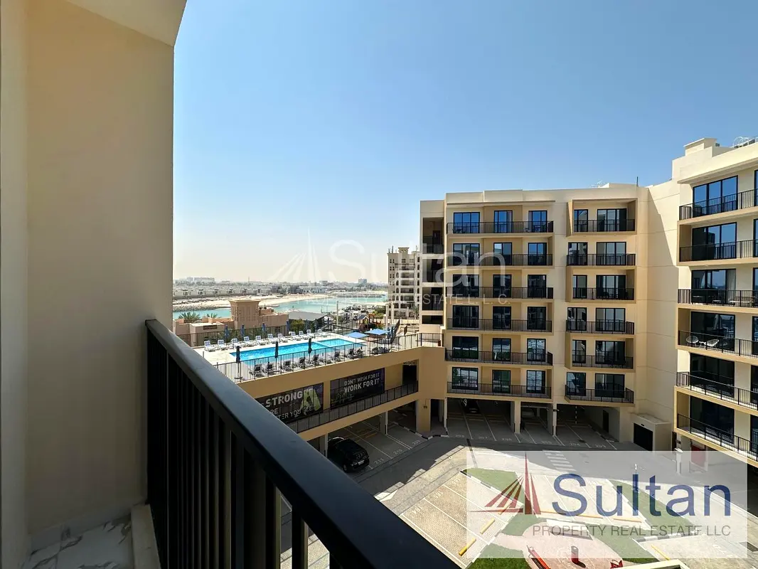 Hot Offer! Middle Floor/Unfurnished/Brand New Studio