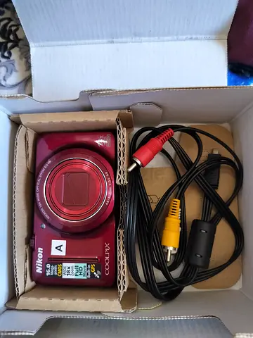 Nikon cool pix S 9300 red AED 650/-