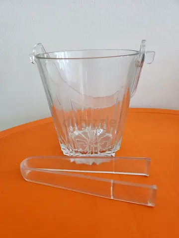 Ice bucket with fork