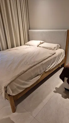 Queen Size Bed with Mattress – Excellent Condition