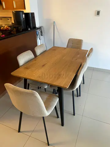 Oak dining table with 6 upholstered chairs - modern set. Some scrapes.