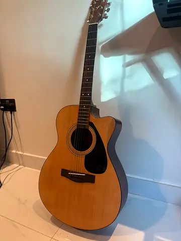 Yamaha FS100C Acoustic Guitar (with Cutaway)