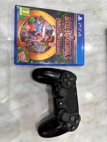 PlayStation 4 DualShock and game