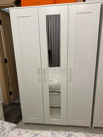 Wardrobe with 3 doors - closet