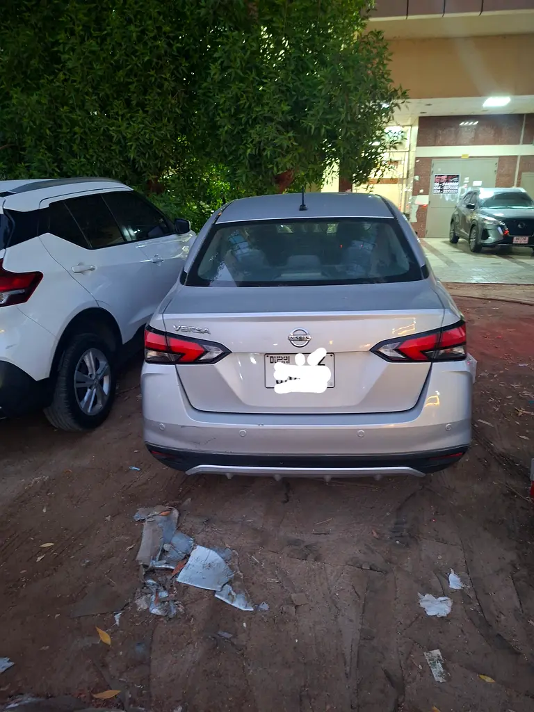 Nissan Versa 2020 — photo 1 of 5