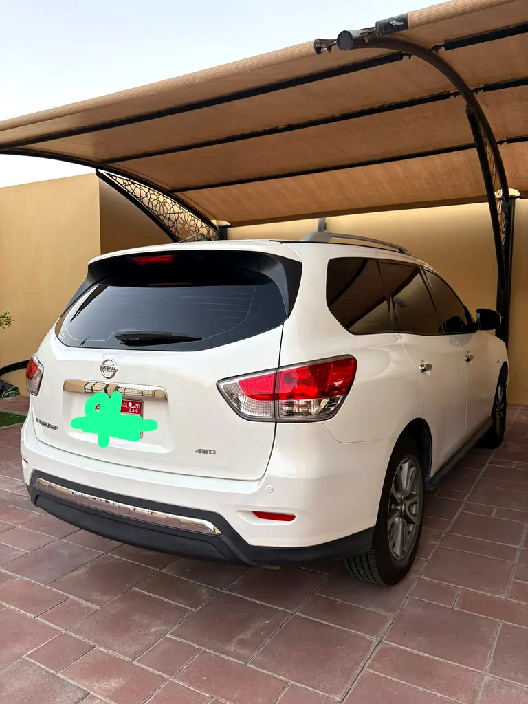 Nissan Pathfinder 2014 — photo 1 of 7